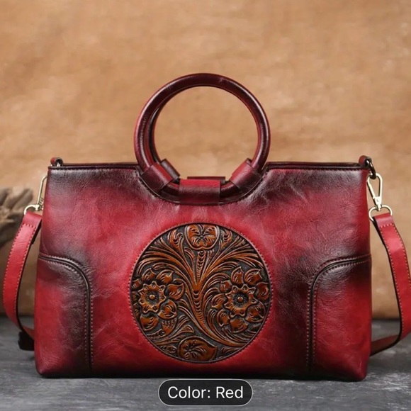 NWOT Women Retro Embossed Vintage Red Handbag W Crossbody Strap Classic - Picture 1 of 11